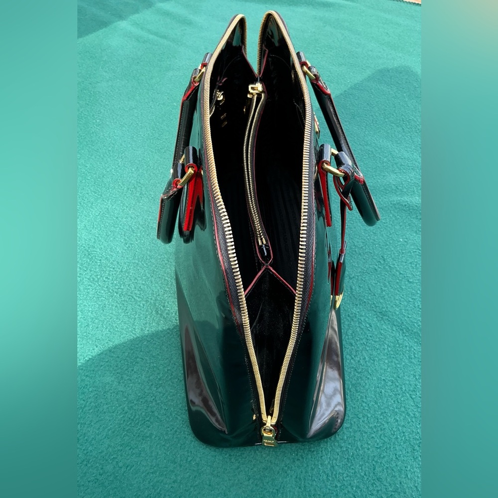 The MOST ELEGANT PRADA bag on PLANET 🌹🌹 - Picture 16 of 16